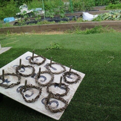 つるで作った輪投げ