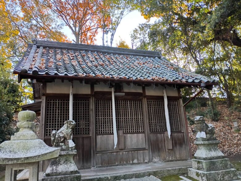 小寺厳島神社の境内