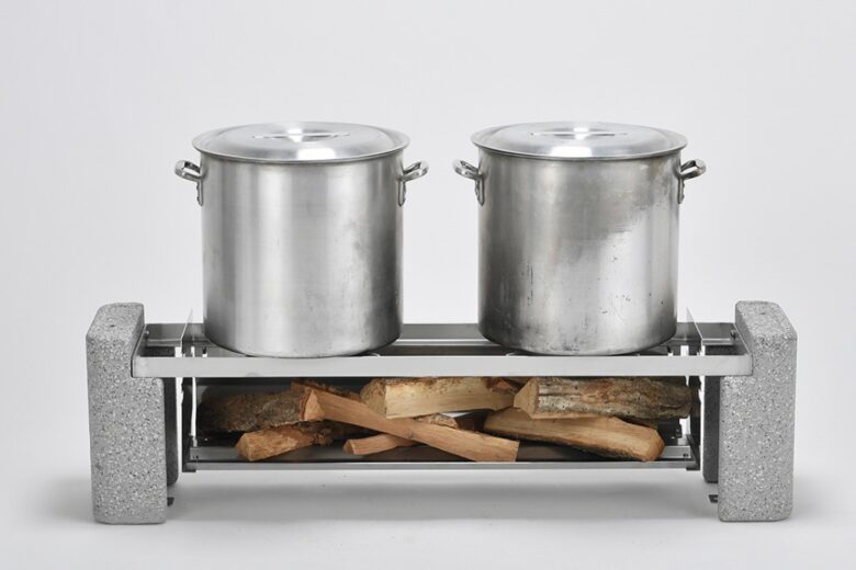 かまどベンチ薪と鍋アリイメージ図